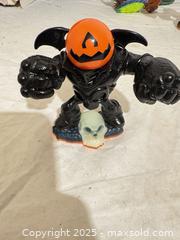 MaxSold Auction: Lot of Skylanders Figures with Original Portal of Power - Toronto (Ontario, Canada) SELLER MANAGED Downsizing Online Auction - Rutherford Avenue