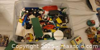 MaxSold Auction: Mixed LEGO System Bricks Lot with 10+ Minifigures - Toronto (Ontario, Canada) SELLER MANAGED Downsizing Online Auction - Rutherford Avenue