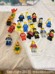 MaxSold Auction: Mixed LEGO System Bricks Lot with 10+ Minifigures - Toronto (Ontario, Canada) SELLER MANAGED Downsizing Online Auction - Rutherford Avenue