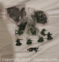 MaxSold Auction: Plastic Army Men, Solid Green — Approx. 40+ Figures - Toronto (Ontario, Canada) SELLER MANAGED Downsizing Online Auction - Rutherford Avenue