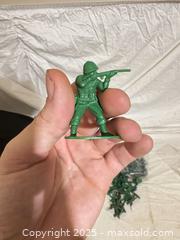 MaxSold Auction: Plastic Army Men, Solid Green — Approx. 40+ Figures - Toronto (Ontario, Canada) SELLER MANAGED Downsizing Online Auction - Rutherford Avenue