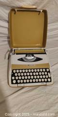 MaxSold Auction: Smith-Corona Portable Manual Typewriter, Cream/Beige - Toronto (Ontario, Canada) SELLER MANAGED Downsizing Online Auction - Rutherford Avenue
