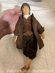 MaxSold Auction: Two Collectible Hobbit-Style Figures with Diorama Base - Toronto (Ontario, Canada) SELLER MANAGED Downsizing Online Auction - Rutherford Avenue