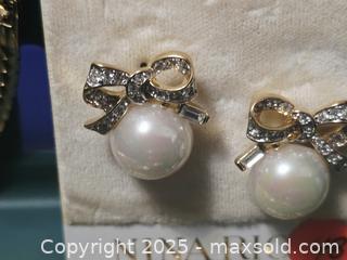 MaxSold Auction: Nina Ricci Necklaces & Earring Jewelry Set - Vancouver (British Columbia, Canada) PARTNER MANAGED Downsizing Online Auction - Montcalm Street (CONDO)