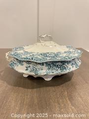 MaxSold Auction: Antique Wedgwood Elsie Bone China Covered Tureen with Floral Gold Accents - Ottawa (Ontario, Canada) SELLER MANAGED Downsizing Online Auction - Zephyr Avenue