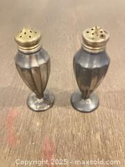MaxSold Auction: Salt and Pepper Shakers - Ottawa (Ontario, Canada) SELLER MANAGED Downsizing Online Auction - Zephyr Avenue