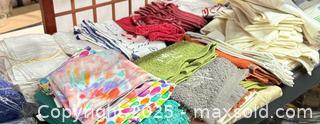 MaxSold Auction: Assorted Kitchen &#38; Hand Towels, Dishcloths and Fabric Napkins - Warwick (Rhode Island, USA) SELLER MANAGED Reseller Online Auction - Warwick Avenue