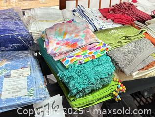 MaxSold Auction: Assorted Kitchen &#38; Hand Towels, Dishcloths and Fabric Napkins - Warwick (Rhode Island, USA) SELLER MANAGED Reseller Online Auction - Warwick Avenue