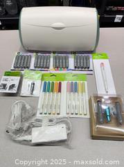 MaxSold Auction: Cricut Electronic Cutting Machine — Bundled Lot - Warwick (Rhode Island, USA) SELLER MANAGED Reseller Online Auction - Warwick Avenue