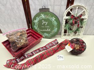 MaxSold Auction: Holiday Christmas Rustic Farmhouse Decor Lot - Warwick (Rhode Island, USA) SELLER MANAGED Reseller Online Auction - Warwick Avenue