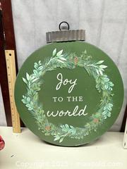 MaxSold Auction: Holiday Christmas Rustic Farmhouse Decor Lot - Warwick (Rhode Island, USA) SELLER MANAGED Reseller Online Auction - Warwick Avenue