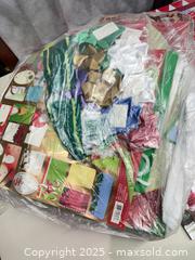 MaxSold Auction: Holiday Gift Wrapping Supplies Lot (40+ pieces) - Warwick (Rhode Island, USA) SELLER MANAGED Reseller Online Auction - Warwick Avenue