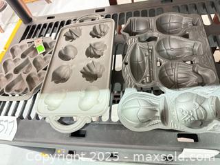 MaxSold Auction: John Wright Cast Iron Baking Molds, 3-Pieces - Warwick (Rhode Island, USA) SELLER MANAGED Reseller Online Auction - Warwick Avenue