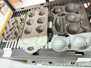 MaxSold Auction: John Wright Cast Iron Baking Molds, 3-Pieces - Warwick (Rhode Island, USA) SELLER MANAGED Reseller Online Auction - Warwick Avenue