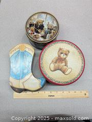 MaxSold Auction: Lot of 11 Decorative Vintage Tin Cookie Tins - Warwick (Rhode Island, USA) SELLER MANAGED Reseller Online Auction - Warwick Avenue