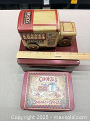 MaxSold Auction: Lot of 11 Decorative Vintage Tin Cookie Tins - Warwick (Rhode Island, USA) SELLER MANAGED Reseller Online Auction - Warwick Avenue
