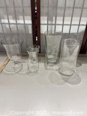 MaxSold Auction: Lot of 6 Clear Glass Vases, Assorted Sizes - Warwick (Rhode Island, USA) SELLER MANAGED Reseller Online Auction - Warwick Avenue