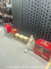 MaxSold Auction: Lot of 7 Mixed Christmas decorative items  - Warwick (Rhode Island, USA) SELLER MANAGED Reseller Online Auction - Warwick Avenue