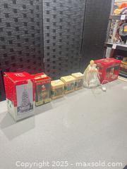 MaxSold Auction: Lot of 7 Mixed Christmas decorative items  - Warwick (Rhode Island, USA) SELLER MANAGED Reseller Online Auction - Warwick Avenue