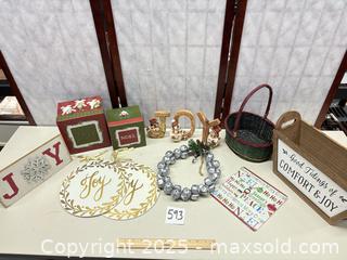 MaxSold Auction: Lot of Christmas Holiday Decorative Items - Warwick (Rhode Island, USA) SELLER MANAGED Reseller Online Auction - Warwick Avenue