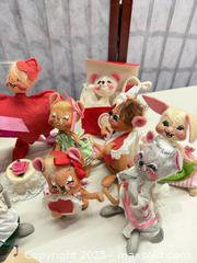 MaxSold Auction: Lot of vintage Annalee felt and cloth figurines - Warwick (Rhode Island, USA) SELLER MANAGED Reseller Online Auction - Warwick Avenue