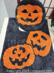 MaxSold Auction: Mixed Lot of Halloween Home Decor - Warwick (Rhode Island, USA) SELLER MANAGED Reseller Online Auction - Warwick Avenue