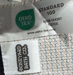 MaxSold Auction: Mixed Lot of Halloween Home Decor - Warwick (Rhode Island, USA) SELLER MANAGED Reseller Online Auction - Warwick Avenue