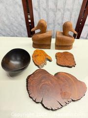 MaxSold Auction: Mixed Lot: Wooden Duck Bookends, Bowl &#38; 3 Wood Slices - Warwick (Rhode Island, USA) SELLER MANAGED Reseller Online Auction - Warwick Avenue