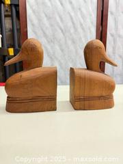 MaxSold Auction: Mixed Lot: Wooden Duck Bookends, Bowl &#38; 3 Wood Slices - Warwick (Rhode Island, USA) SELLER MANAGED Reseller Online Auction - Warwick Avenue