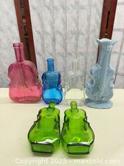 MaxSold Auction: Set of 6 Violin-Shaped Decorative Bottles/Vases - Warwick (Rhode Island, USA) SELLER MANAGED Reseller Online Auction - Warwick Avenue