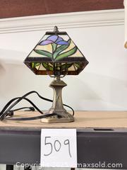 MaxSold Auction: Stained Glass Table Lamp with Floral Purple/Blue Shade - Warwick (Rhode Island, USA) SELLER MANAGED Reseller Online Auction - Warwick Avenue