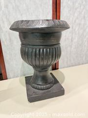MaxSold Auction: Vintage Hurricane Lantern Table Lamp, Planter  - Warwick (Rhode Island, USA) SELLER MANAGED Reseller Online Auction - Warwick Avenue