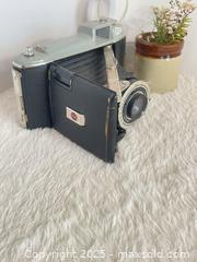 MaxSold Auction: Kodak Tourist 620 Film Medium Format Camera with Kodet lens 1950’s - Toronto (Ontario, Canada) SELLER MANAGED Reseller Online Auction -  Bayview Avenue