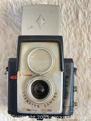MaxSold Auction: Vintage 1950’s Kodak Brownie Starflex Camera - Toronto (Ontario, Canada) SELLER MANAGED Reseller Online Auction -  Bayview Avenue