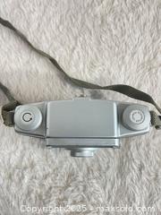 MaxSold Auction: Vintage Ansco Color Clipper 120 Film Camera Retro Photography - Green - Toronto (Ontario, Canada) SELLER MANAGED Reseller Online Auction -  Bayview Avenue