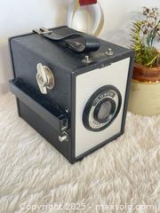 MaxSold Auction: Vintage Ansco SHUR-FLASH Film Type 120 Camera  - Toronto (Ontario, Canada) SELLER MANAGED Reseller Online Auction -  Bayview Avenue