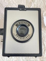 MaxSold Auction: Vintage Ansco SHUR-FLASH Film Type 120 Camera  - Toronto (Ontario, Canada) SELLER MANAGED Reseller Online Auction -  Bayview Avenue