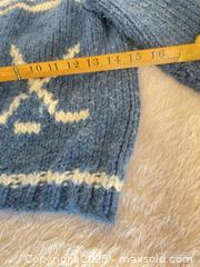 MaxSold Auction: Vintage Children’s Wool Hockey Sweater Hand Knit - Toronto (Ontario, Canada) SELLER MANAGED Reseller Online Auction -  Bayview Avenue