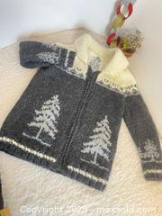 MaxSold Auction: Vintage Children’s Wool Nature Polar Bear Sweater - Toronto (Ontario, Canada) SELLER MANAGED Reseller Online Auction -  Bayview Avenue