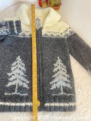 MaxSold Auction: Vintage Children’s Wool Nature Polar Bear Sweater - Toronto (Ontario, Canada) SELLER MANAGED Reseller Online Auction -  Bayview Avenue