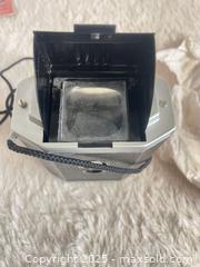 MaxSold Auction: Vintage Kodak Brownie Reflex Camera - 127 Film TLR - With Original Box - Toronto (Ontario, Canada) SELLER MANAGED Reseller Online Auction -  Bayview Avenue