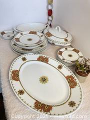 MaxSold Auction: Vintage Porcelain German CT Altwasser C. Tielsch Altwasser Silesia Dining Set  - Toronto (Ontario, Canada) SELLER MANAGED Reseller Online Auction -  Bayview Avenue