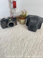 MaxSold Auction: Vintage Yashica FX-3 35mm film SLR camera - Toronto (Ontario, Canada) SELLER MANAGED Reseller Online Auction -  Bayview Avenue