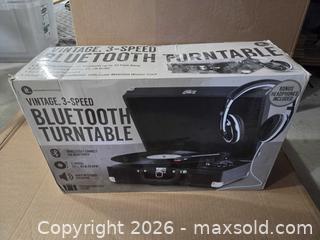 MaxSold Auction: innovative technology. Vintage, 3-Speed Bluetooth Turntable. Black. New. - Vaughan (Ontario, Canada) SELLER MANAGED Commercial Liquidation Online Auction - Nashville Road