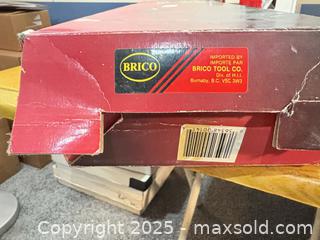 MaxSold Auction: Brico Magnifier Swing-Arm Lamp, Clamp or Mount (Bulb Not Included) - Maple Ridge (British Columbia, Canada) PARTNER MANAGED Estate Sale Online Auction - Blanshard Street (STORAGE)