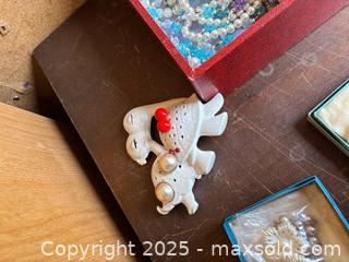 MaxSold Auction: Lot of Vintage Costume Jewelry — Necklaces, Bracelets, Pins, Earrings - Maple Ridge (British Columbia, Canada) PARTNER MANAGED Estate Sale Online Auction - Blanshard Street (STORAGE)