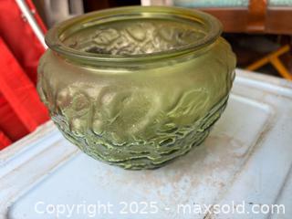 MaxSold Auction: Mixed Lot of Glassware and Kitchen Pieces — Approximately 10–15 Pieces - Maple Ridge (British Columbia, Canada) PARTNER MANAGED Estate Sale Online Auction - Blanshard Street (STORAGE)