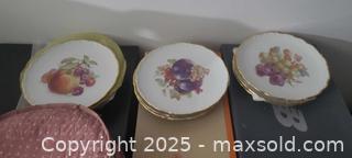 MaxSold Auction: Fruit Motif Bread &#38; Butter Plates 7.5 in, Gold Gilt Rim (10) - Toronto (Ontario, Canada) SELLER MANAGED Downsizing Online Auction - Wilson Avenue (CONDO)