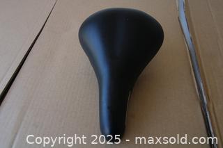 MaxSold Auction: Bicycle Comfort Seat - Orlando (Florida, USA) SELLER MANAGED Downsizing Online Auction - Preserve Dr.