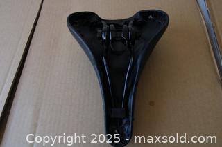 MaxSold Auction: Bicycle Comfort Seat - Orlando (Florida, USA) SELLER MANAGED Downsizing Online Auction - Preserve Dr.